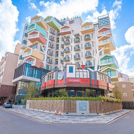 Check Inn Magi Kids Hotel Luodong Exteriör bild