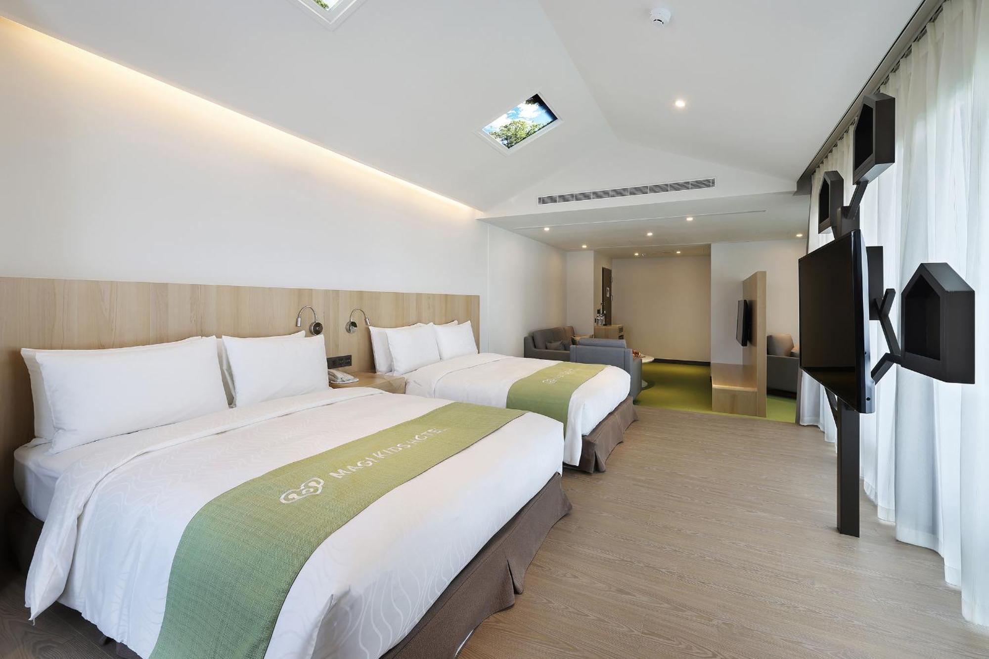 Check Inn Magi Kids Hotel Luodong Exteriör bild