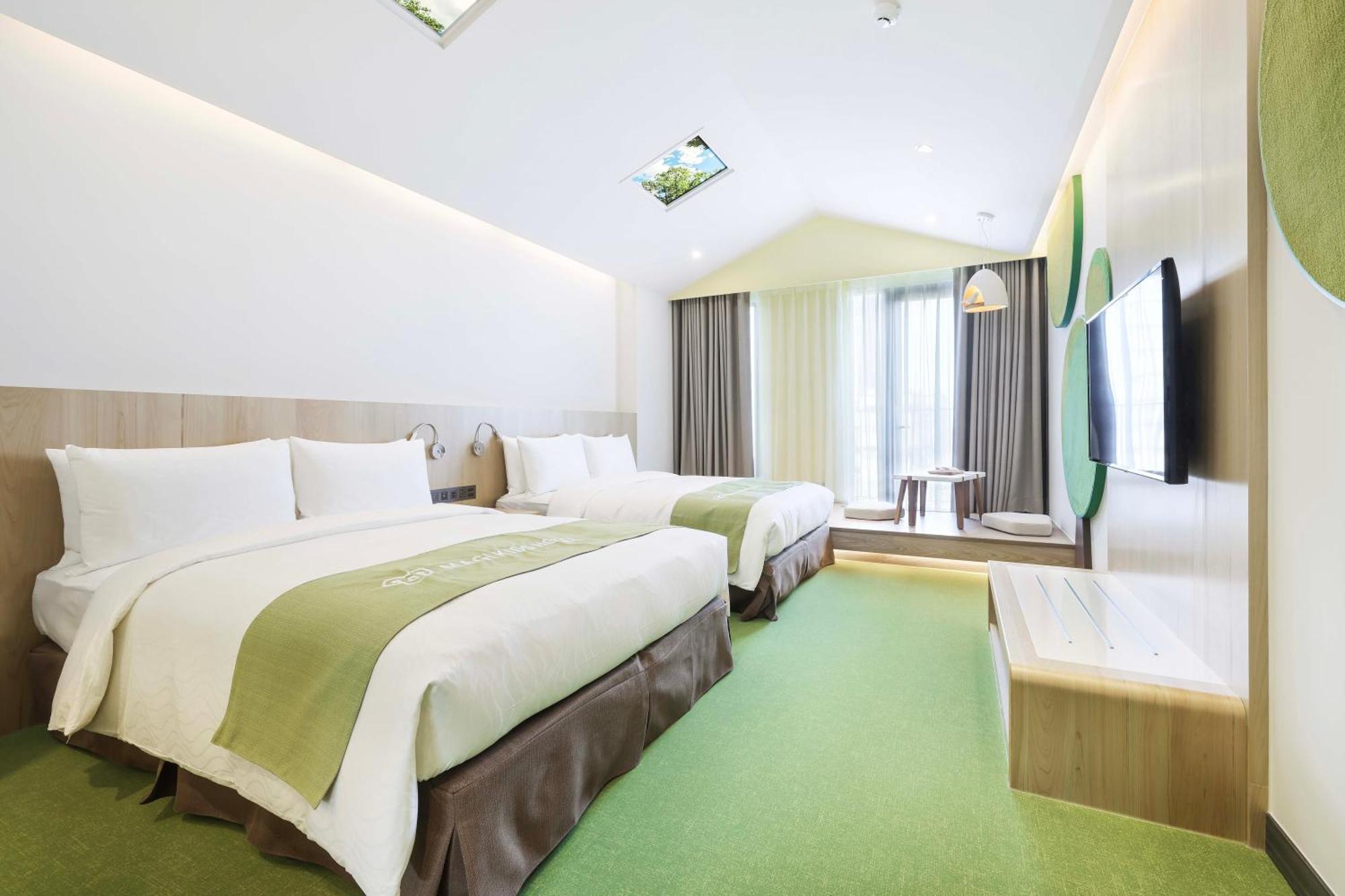 Check Inn Magi Kids Hotel Luodong Exteriör bild